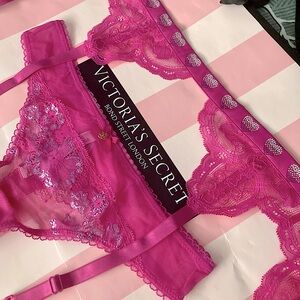 🔥Today Only🔥NWT VS Very Sexy Hearts shine strap garter & shimmer mesh thong set